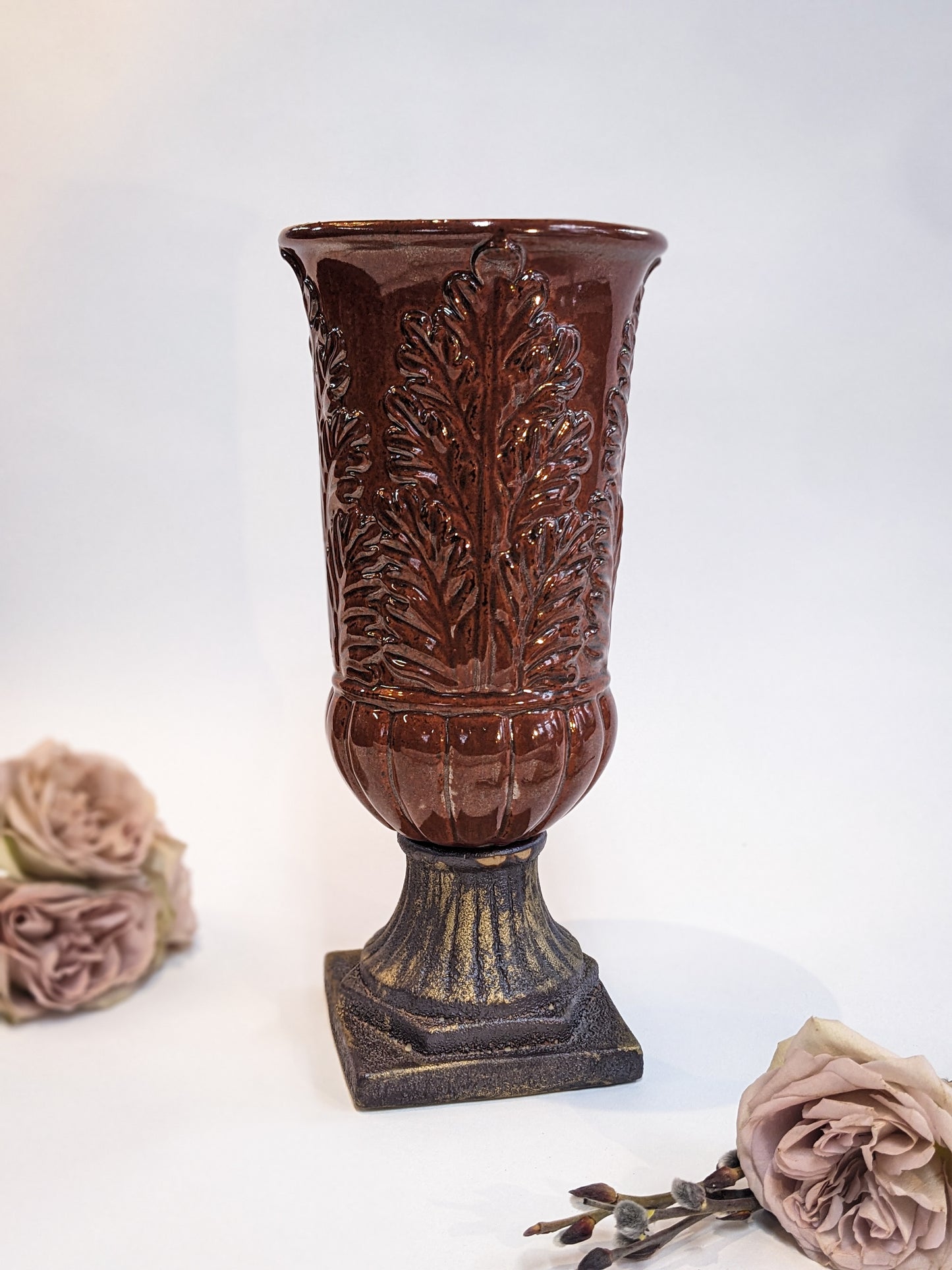 Oak Patterned Urn